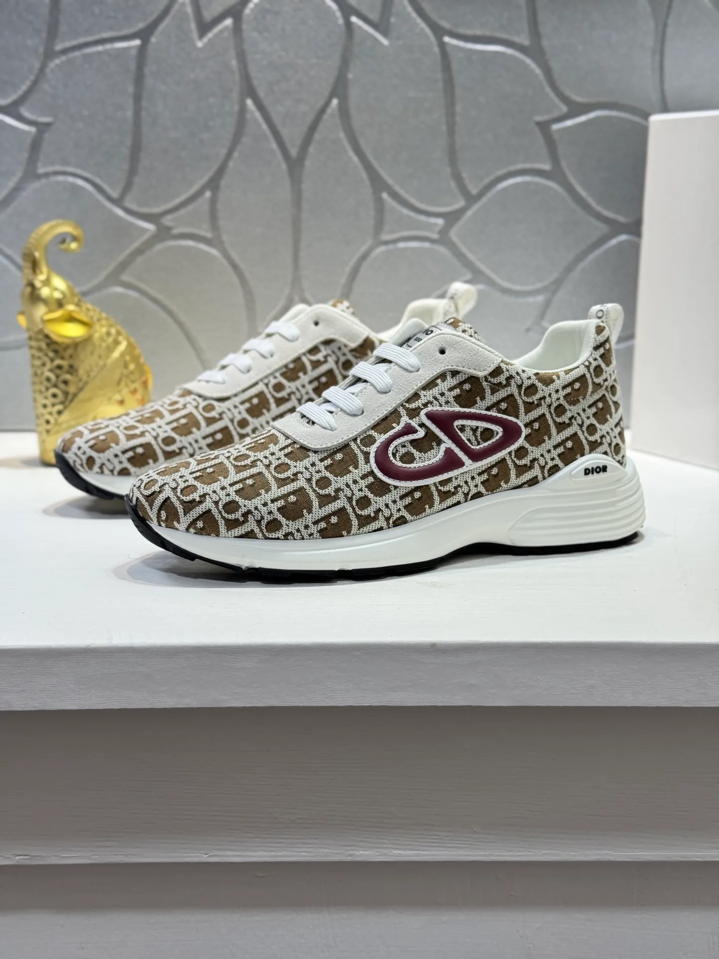 Men's shoes 💰420 [New style] 🏵️🏵️Original quality! Dior🔥Christan Dior (Dior) hot style [new style]⚠⚠️Top purchasing agent🔍🔍Men's HK counters are on sale simultaneously. Sole: The original sole is specially provided by the original factory. The exclusive movable molded sole is super comfortable. The original factory follows the order. 🔍🔍The high-quality multi-color splicing design is exquisite and unique, with canvas upper and mesh lining💪Details determine the quality. We only make shoes with care. You can go in and out of the counter at will. Welcome to compare🇮🇹Size: 38-44 (45 customized)